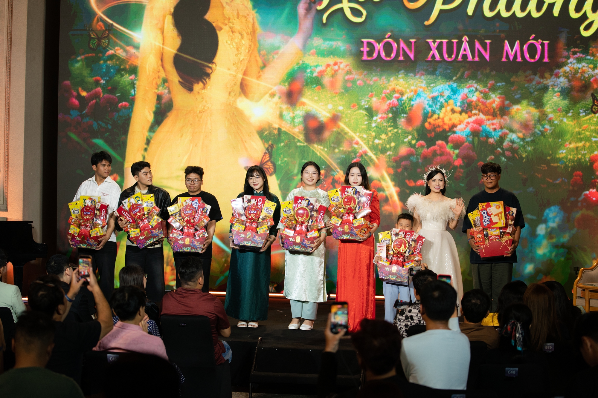 Đêm nhạc của Hà Phương: Nhạc kịch hòa quyện cùng giá trị nhân văn - Ảnh 4.