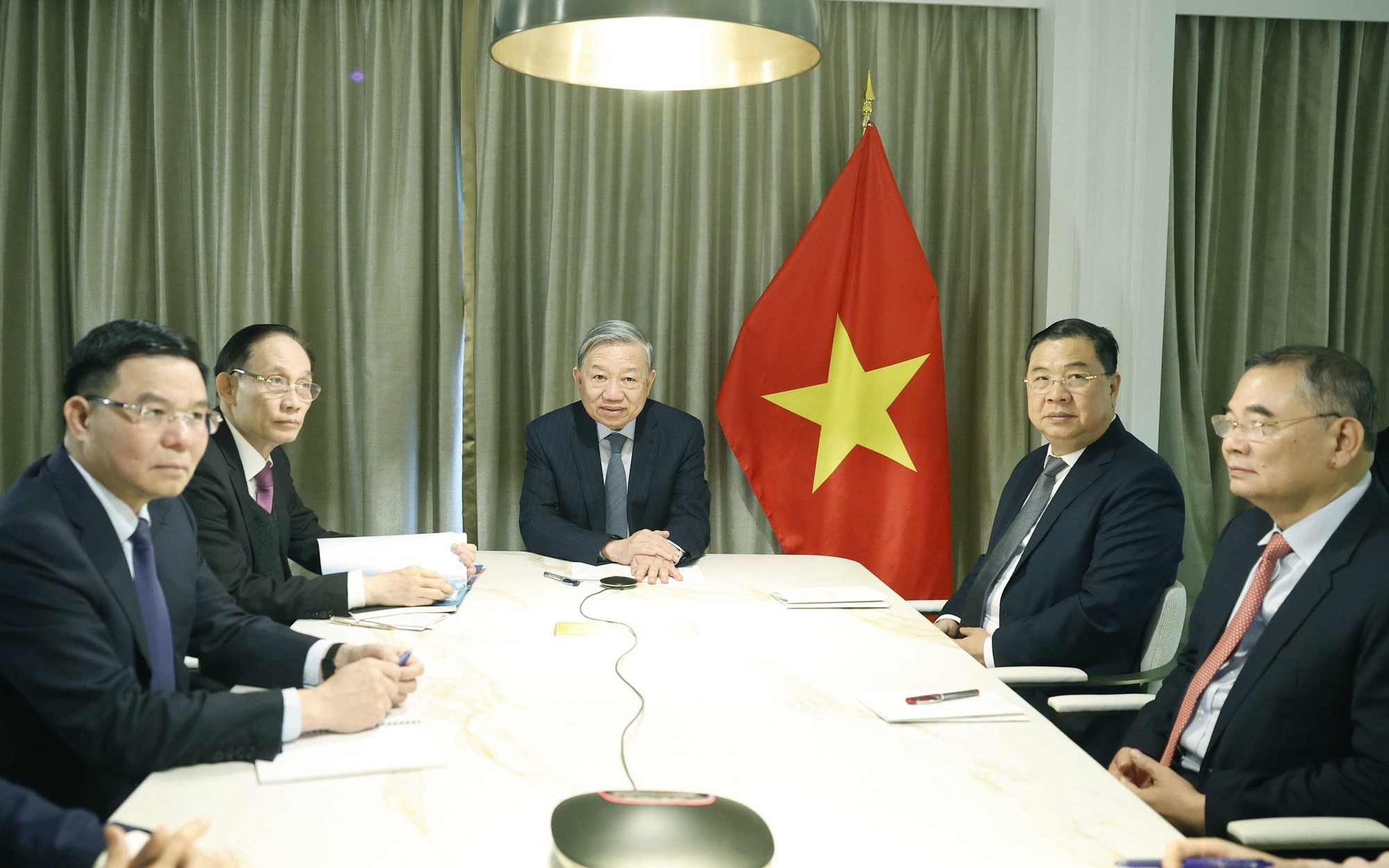 Tổng Bí thư Tô Lâm điện đàm với Thượng nghị sĩ Hoa Kỳ Steve Daines và Bill Hagerty