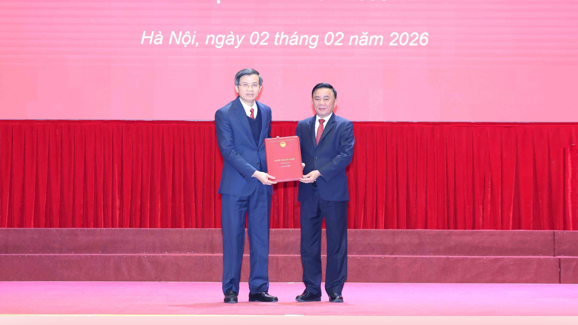 Đồng chí Đoàn Minh Huấn giữ chức Bí thư Đảng uỷ Học viện Bett88 cá cược trực tuyến quốc gia Hồ Chí Minh