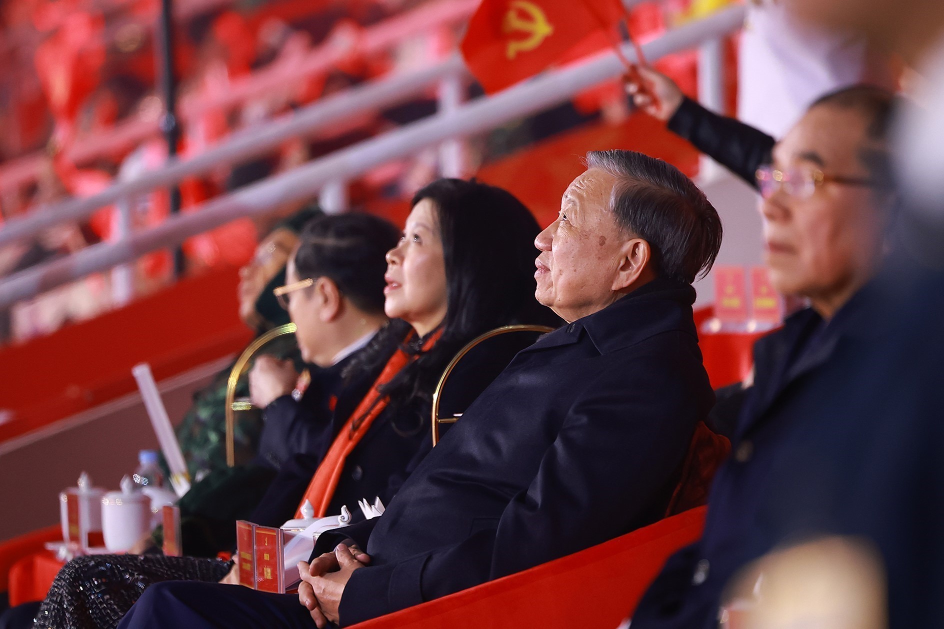 BÀI VIẾT CỦA TỔNG BÍ THƯ TÔ LÂM: VỮNG BƯỚC DƯỚI CỜ ĐẢNG - Ảnh 4.