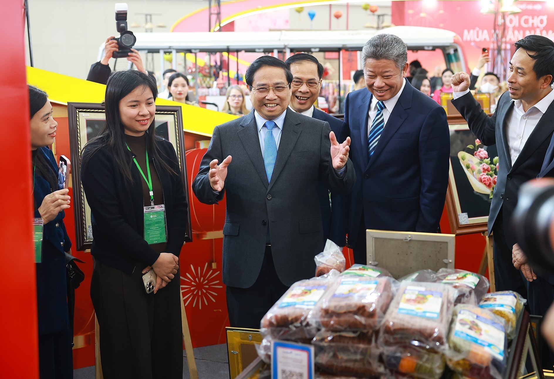 Thủ tướng dự Lễ khai mạc Hội chợ Mùa Xuân lần thứ nhất - năm 2026 - Ảnh 9.