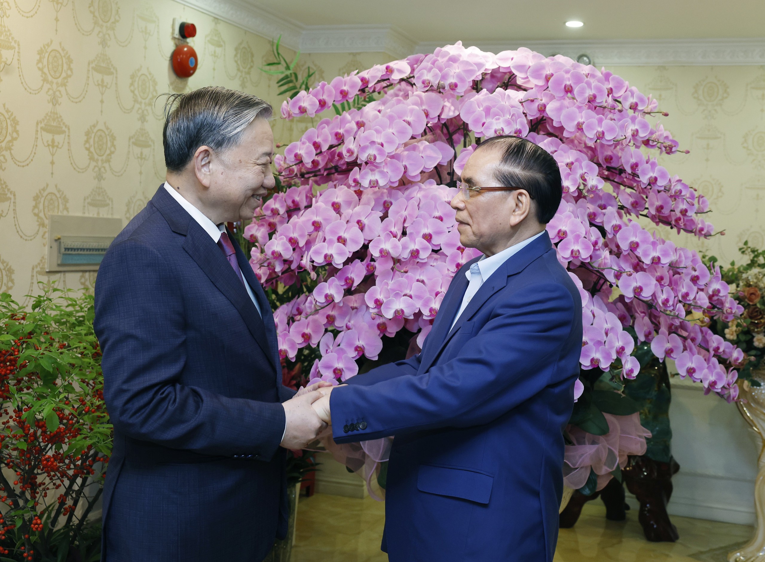 Tổng Bí thư Tô Lâm thăm, chúc Tết nguyên Tổng Bí thư Nông Đức Mạnh - Ảnh 2.