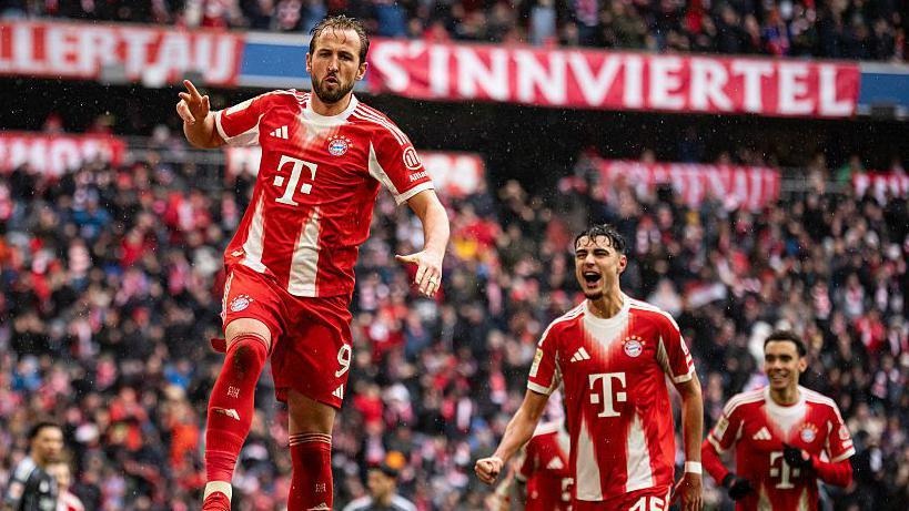 Bayern Munich gia tăng cách biệt ngôi đầu, Borussia Dortmund thoát hiểm phút bù giờ - Ảnh 1.