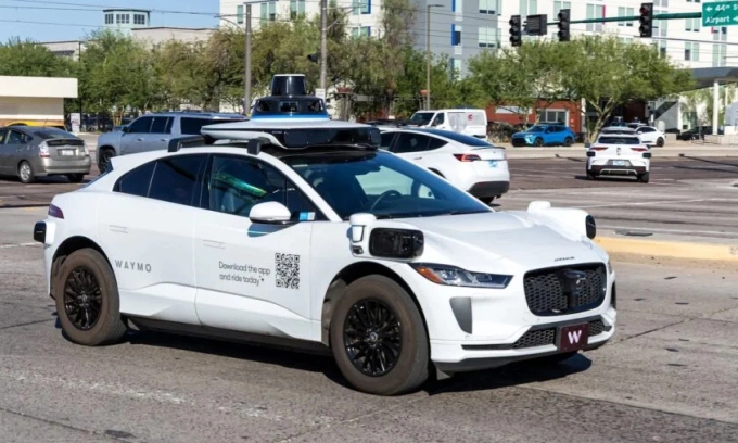 Taxi robot Waymo phủ sóng 10 thành phố ở Mỹ - Ảnh 1. Taxi robot Waymo phủ sóng 10 thành phố ở Mỹ - Ảnh 1.