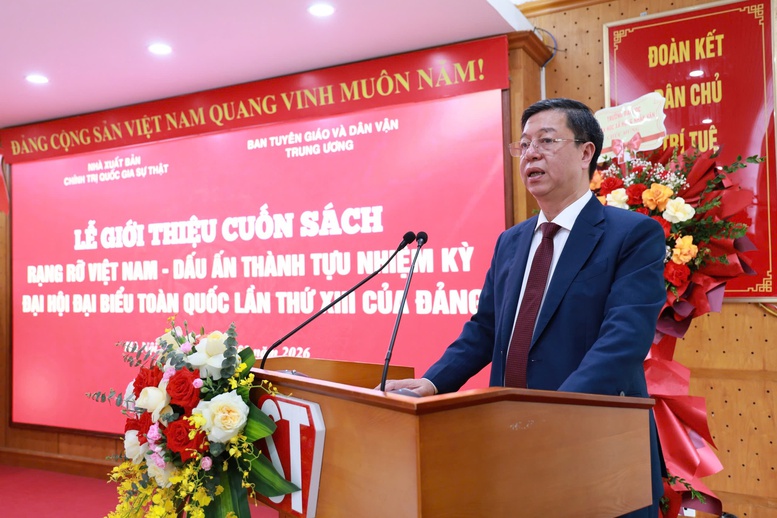 Giới thiệu cuốn sách "Rạng rỡ Việt Nam - Dấu ấn thành tựu nhiệm kỳ Đại hội đại biểu toàn quốc lần thứ XIII của Đảng" - Ảnh 1.