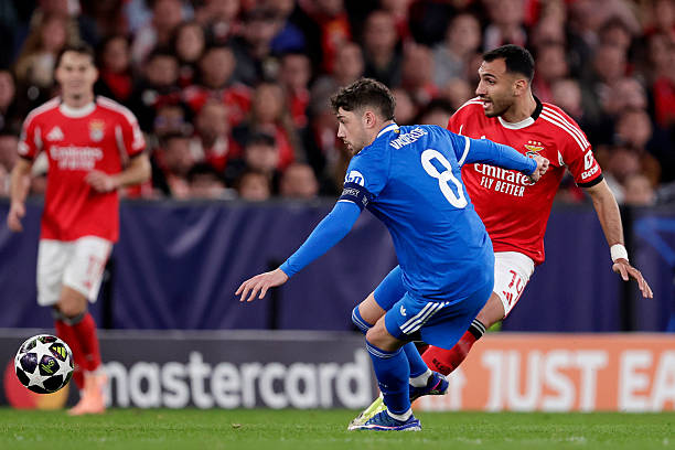 Federico Valverde (áo xanh) trong trận gặp Benfica ở vòng play-off Champions League hôm 18/2. Federico Valverde (áo xanh) trong trận gặp Benfica ở vòng play-off Champions League hôm 18/2.