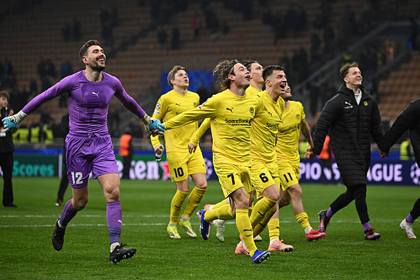 Bodo Glimt ăn mừng sau khi đánh bại Inter Milan 5-2 chung cuộc để giành vé vào vòng 1/8 Champions League mùa này Bodo Glimt ăn mừng sau khi đánh bại Inter Milan 5-2 chung cuộc để giành vé vào vòng 1/8 Champions League mùa này