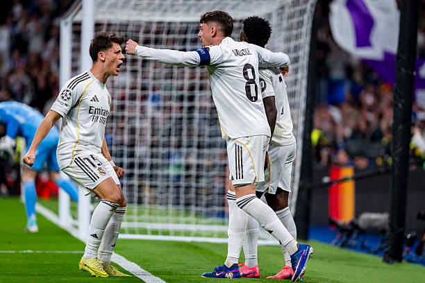 Real Madrid thể hiện bản lĩnh "nhà vua" ở Champions League với chiến thắng 2-1 trước Benfica của Mourinho