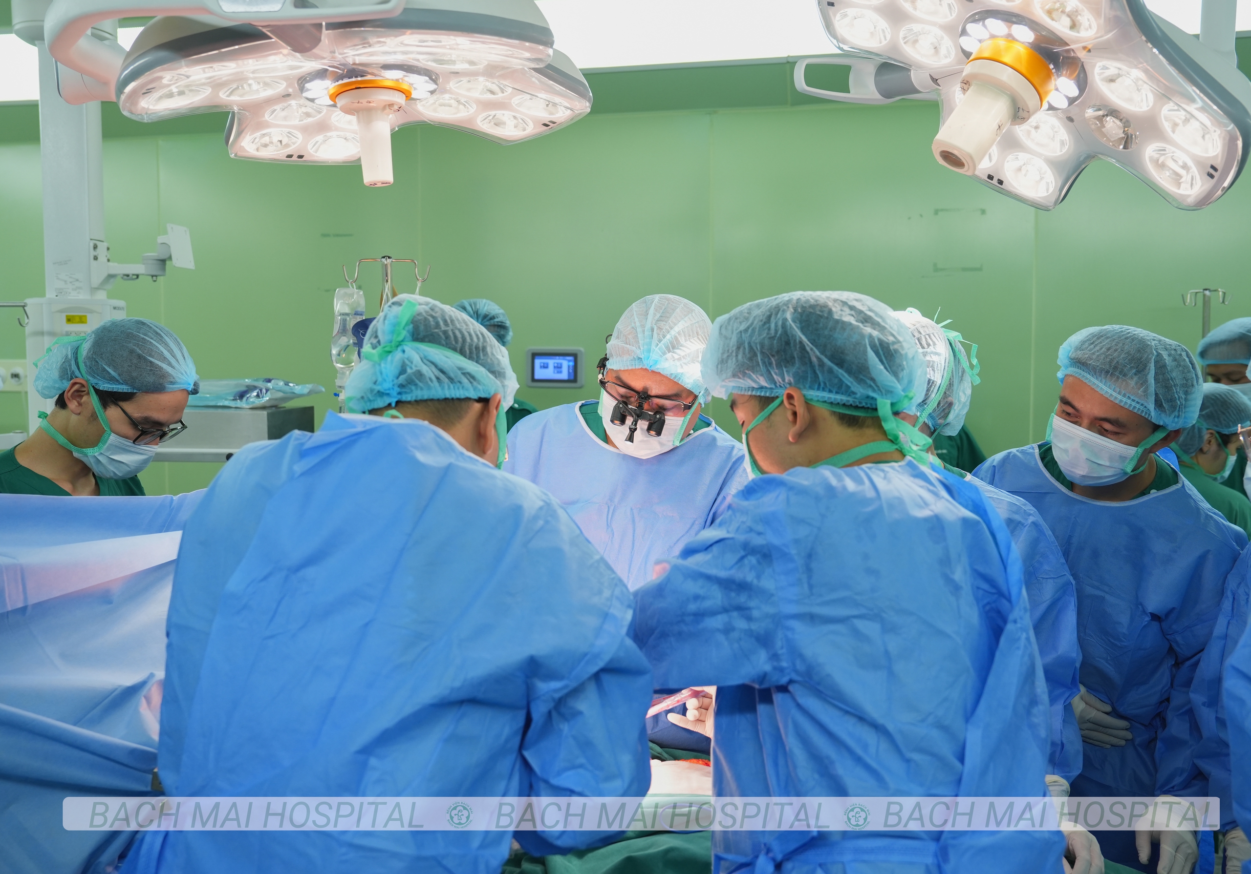 Bản hùng ca sự sống - Kỳ 1: Mệnh lệnh từ trái tim - Chuyến bay xuyên Việt và đêm giao thừa không ngủ - Ảnh 11.