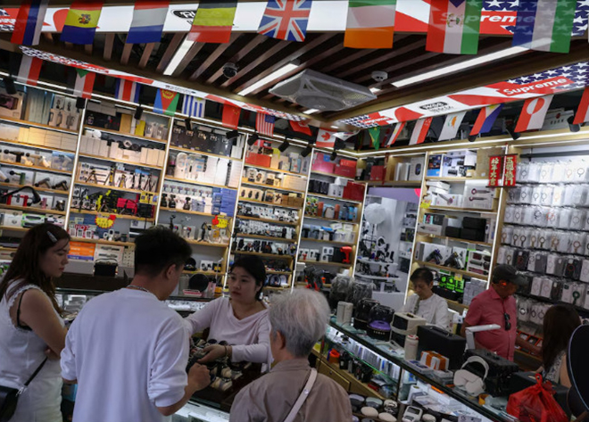 Thị trường smartphone trước cú sốc mang tính "sóng thần" - Ảnh 2. Thị trường smartphone trước cú sốc mang tính "sóng thần" - Ảnh 2.