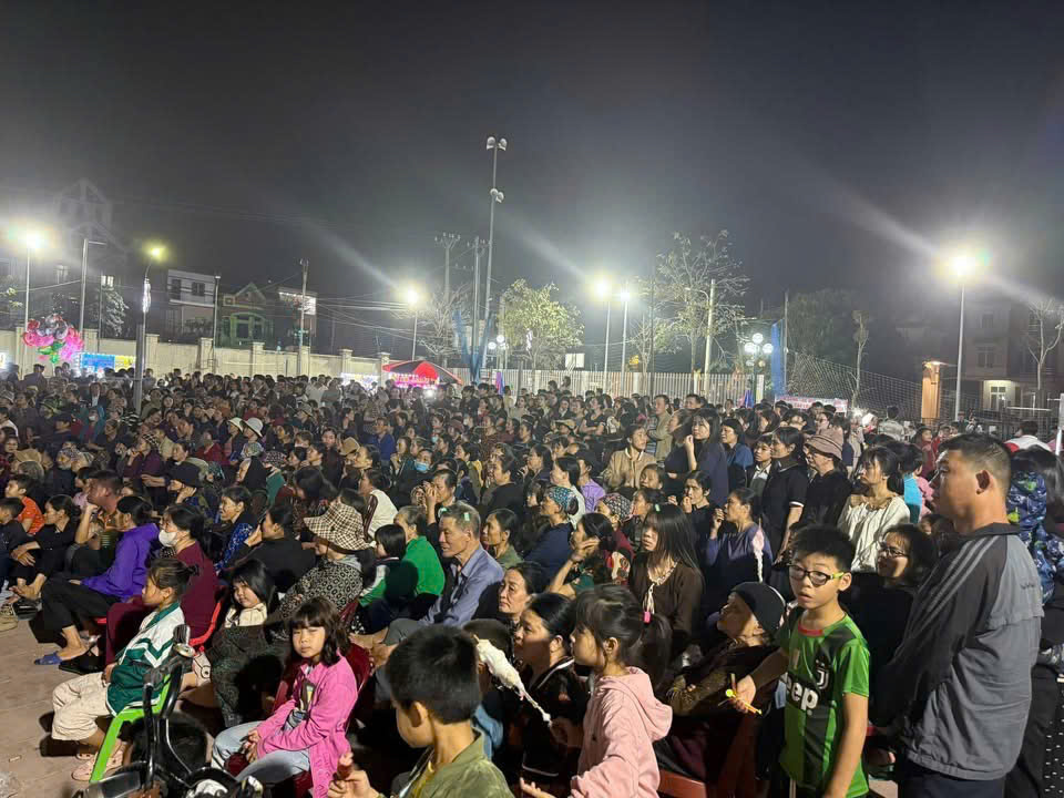 Cải lương Vàm Cỏ ra mắt khán giả Hà Nội sau sáp nhập - Ảnh 4. Cải lương Vàm Cỏ ra mắt khán giả Hà Nội sau sáp nhập - Ảnh 4.