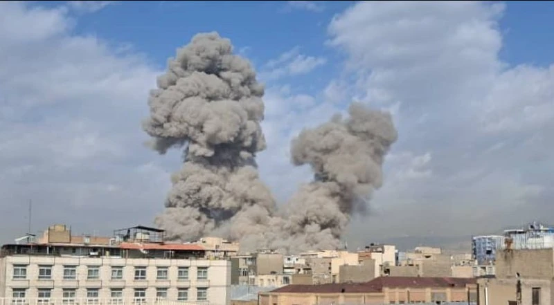 Xung đột tại Trung Đông: Bất ổn làm gián đoạn hàng không, hàng hải - Ảnh 2.