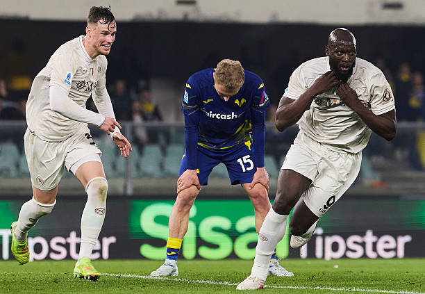 Lukaku ghi bàn quyết định giúp Napoli hạ Verona 2-1 ở vòng 27 Serie A