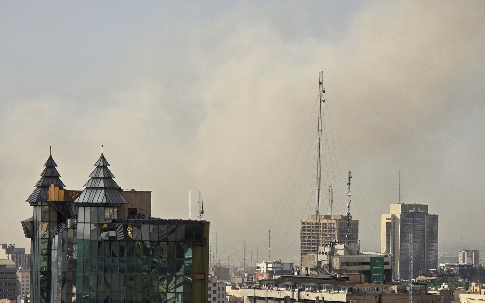 Israel tuyên bố tiến hành tấn công phủ đầu Iran, ban bố tình trạng khẩn cấp toàn quốc