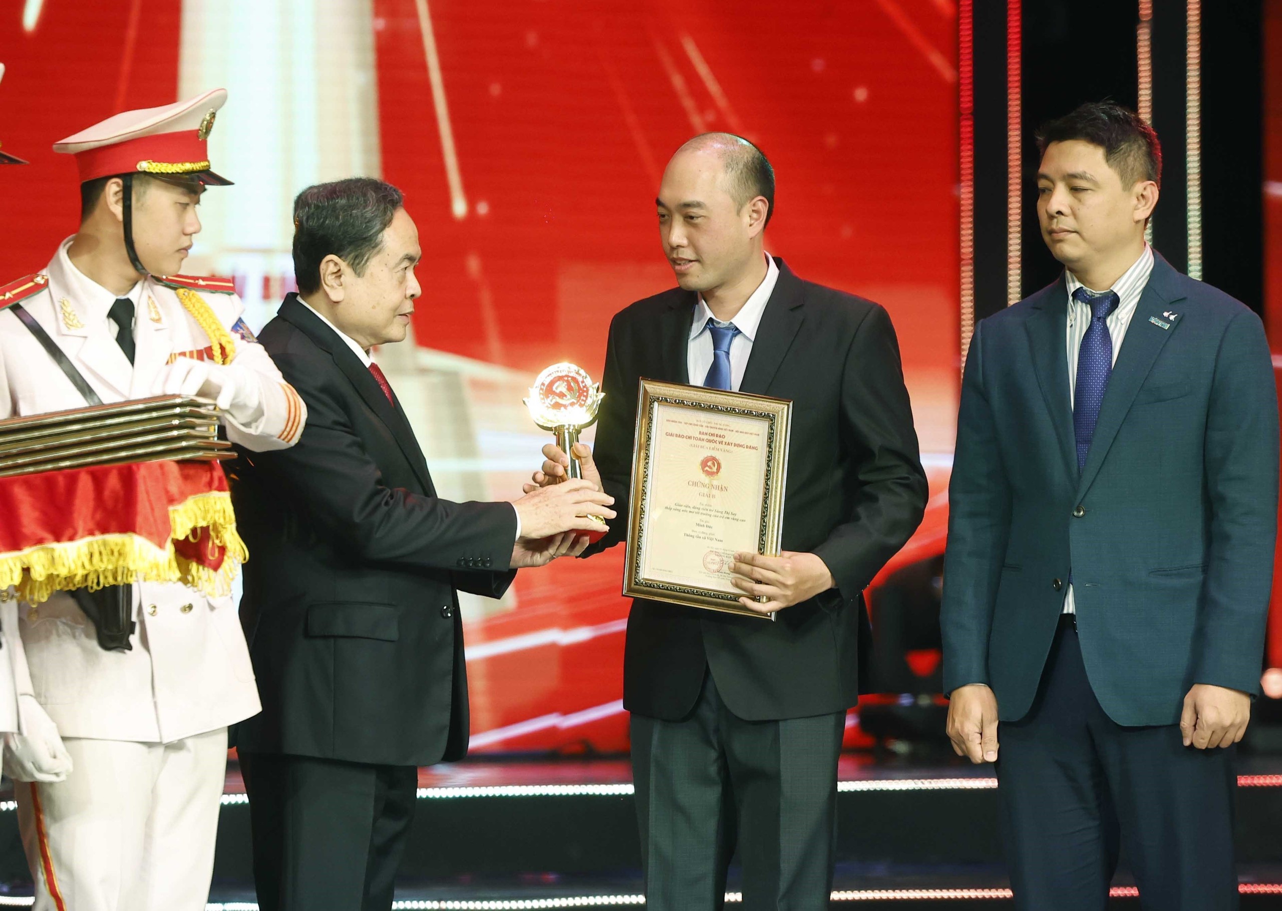 Tổng Bí thư Tô Lâm dự Lễ tuyên dương Bí thư chi bộ xuất sắc và trao giải Búa liềm vàng - Ảnh 13.