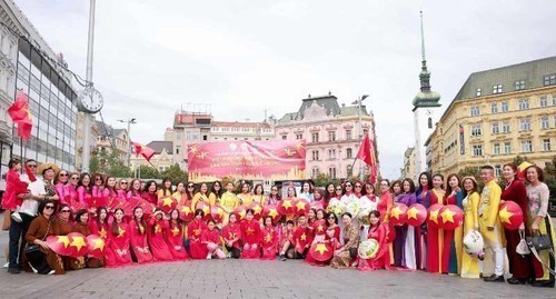 Xây dựng bộ nhận diện hình ảnh quốc gia Việt Nam - Ảnh 2.