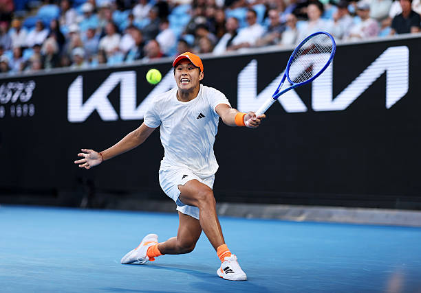 Dù đã trở thành triệu phú đô la với tổng tiền thưởng sự nghiệp vượt mốc 3,5 triệu USD, đồng thời là một tay vợt từng vào tứ kết Grand Slam khi mới 20 tuổi, Learner Tien vẫn giữ lối sống giản dị hiếm thấy