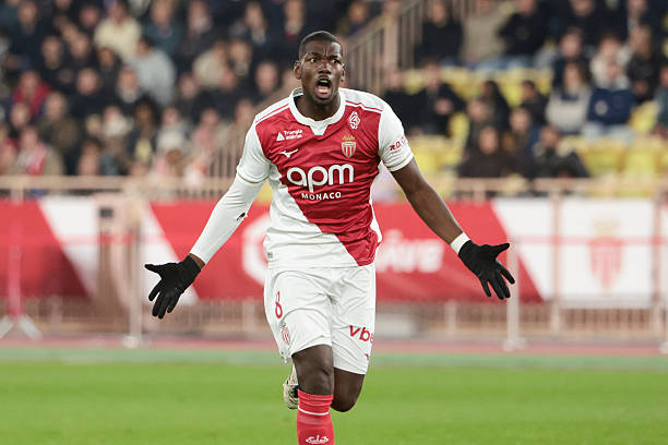 Paul Pogba không được dự Champions League