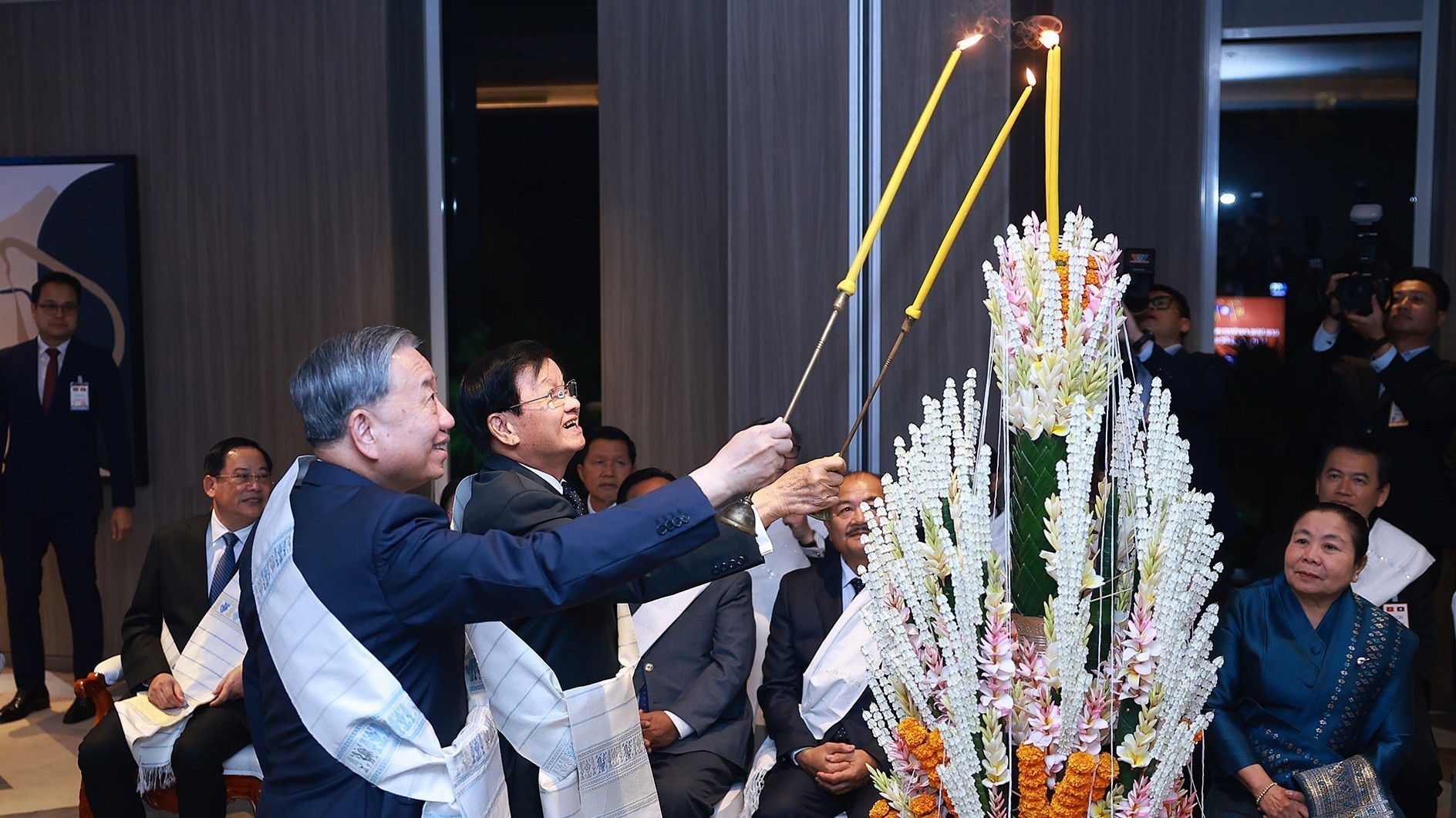 Tổng Bí thư Tô Lâm dự Lễ buộc chỉ cổ tay truyền thống của Lào