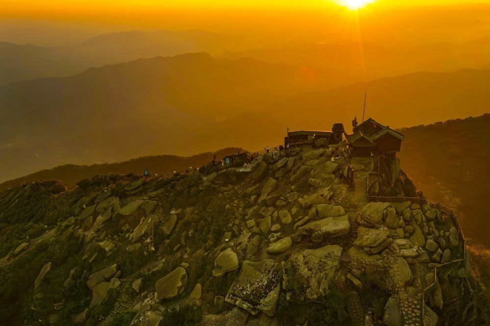 Báo Xuân - Di sản thế giới & tiềm năng du lịch văn hoá - Ảnh 2. Báo Xuân - Di sản thế giới & tiềm năng du lịch văn hoá - Ảnh 2.