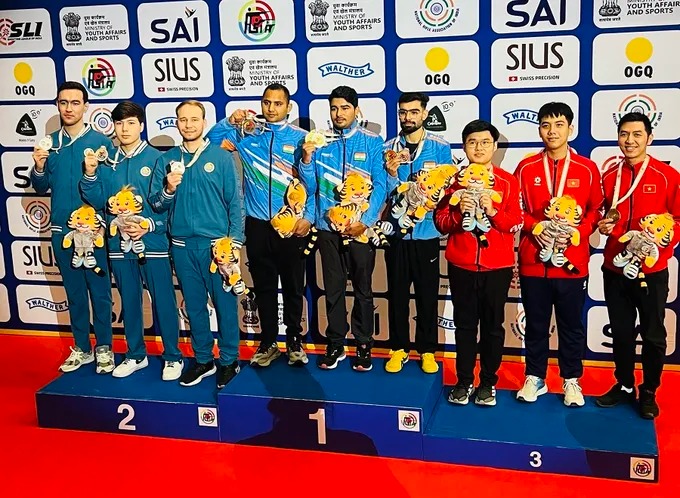 Tin nóng thể thao tối 7/2: CĐV khu vực e ngại bộ đôi Xuân Son - Đình Bắc và dàn sao nhập tịch ĐT Việt Nam - Ảnh 1.