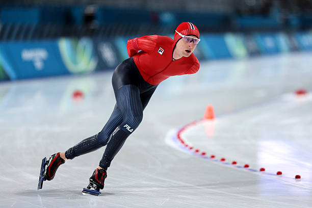 Sander Eitrem khẳng định vị thế thống trị khi cán đích với thời gian 6 phút 03 giây 95 trong cuộc thi diễn ra ngày 8/2. Thành tích này nhanh hơn kỷ lục Olympic trước đó hơn ba giây, một khoảng cách cực lớn ở môn trượt băng tốc độ