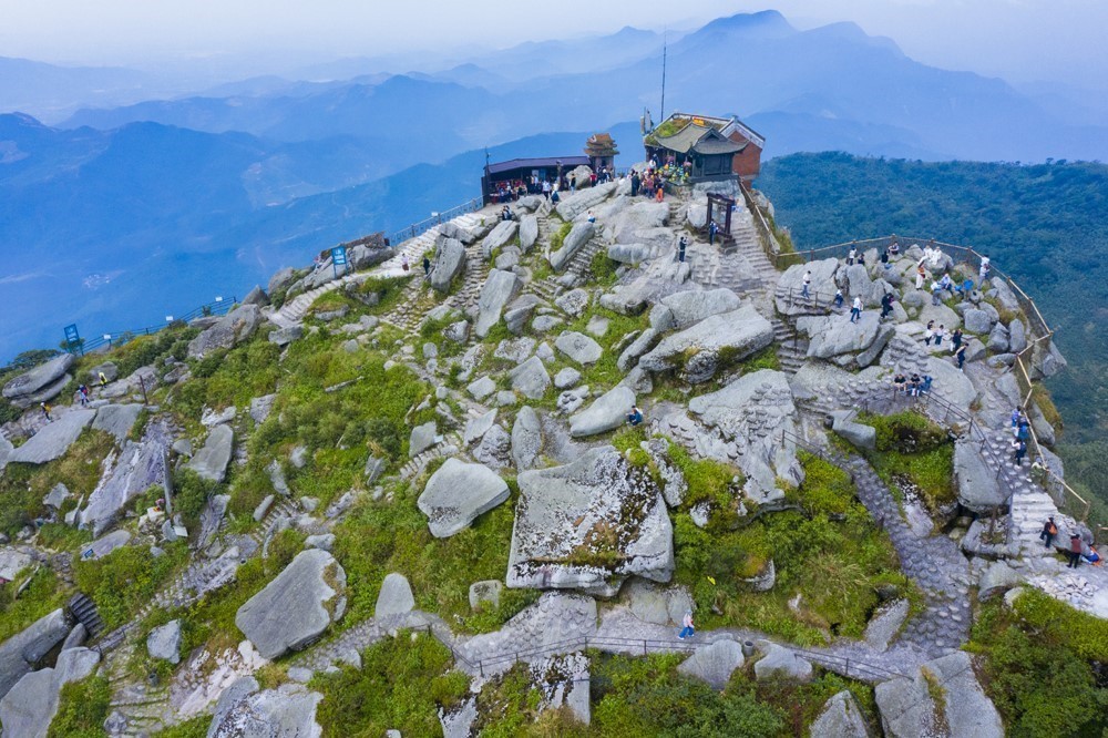 Tổ chức lễ hội Xuân Yên Tử quy mô lớn sau khi di sản được UNESCO ghi danh - Ảnh 1.