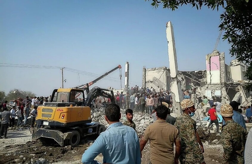 Gần 20 nữ VĐV bóng chuyền Iran thiệt mạng sau cuộc không kích vào nhà thi đấu thể thao - Ảnh 1.