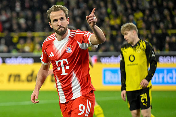 Rạng sáng 1/3, Harry Kane tỏa sáng rực rỡ giúp Bayern Munich đánh bại Borussia Dortmund 3-2 ở vòng 24 Bundesliga