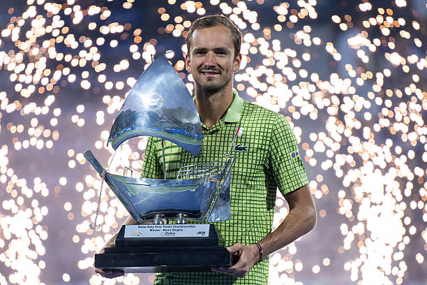 Daniil Medvedev khép lại một "tuần lễ tuyệt vời" tại Dubai Tennis Championships theo cách không ai ngờ tới khi đăng quang mà không cần thi đấu trận chung kết