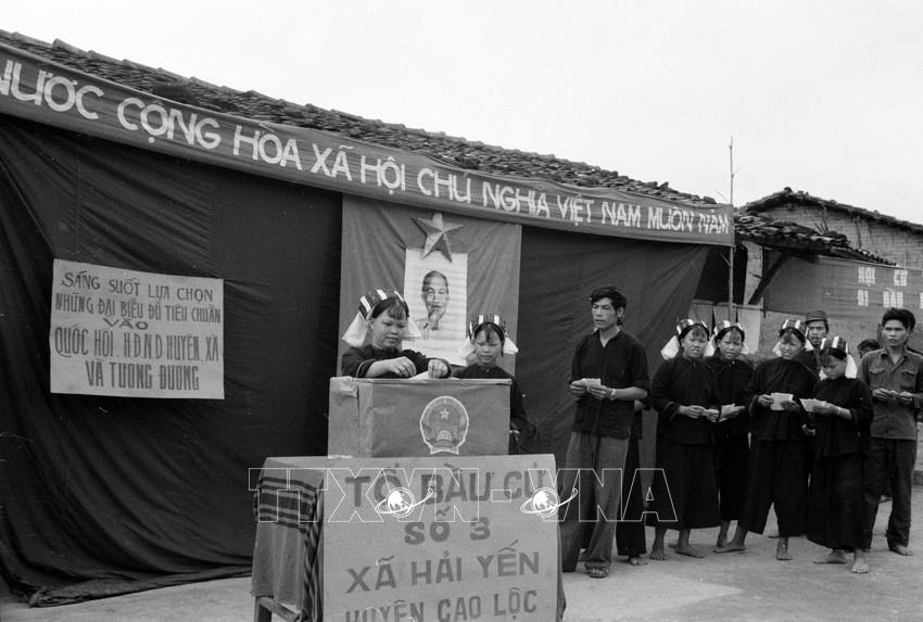 Bầu cử Quốc hội và HĐND: Cuộc bầu cử Quốc hội khóa VIII và Dấu ấn nhiệm kỳ (1987-1992) - Ảnh 3.