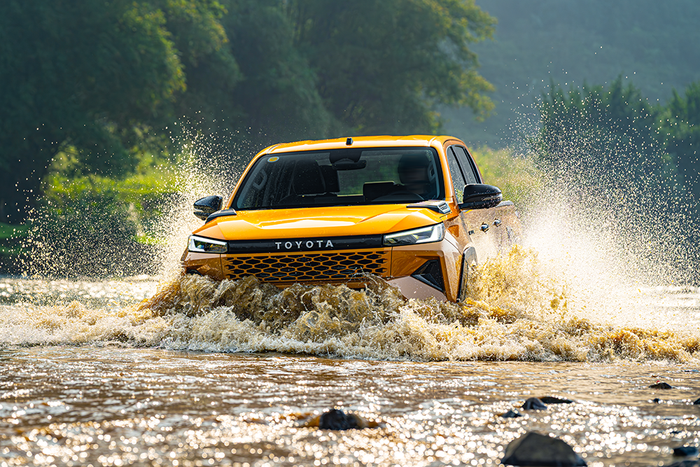 Bất ngờ đầu năm 2026: Dẫn đầu phân khúc bán tải, lần đầu Toyota Hilux vào Top 10 xe bán chạy toàn thị trường - Ảnh 2.