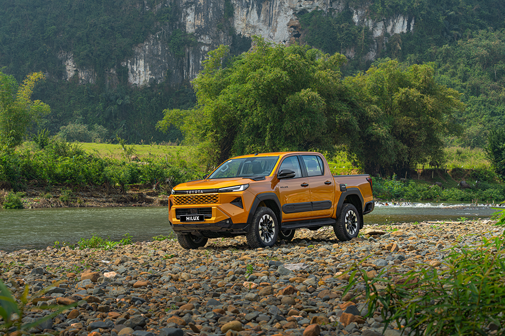 Bất ngờ đầu năm 2026: Dẫn đầu phân khúc bán tải, lần đầu Toyota Hilux vào Top 10 xe bán chạy toàn thị trường - Ảnh 3.