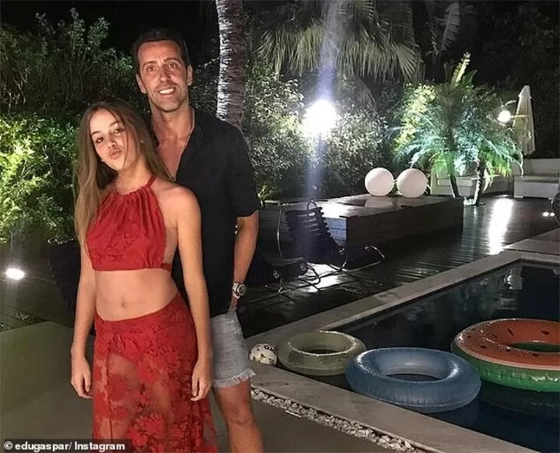 Chia tay nữ cầu thủ đẹp nhất thế giới, sao Ngoại hạng Anh hẹn hò với ái nữ của huyền thoại Arsenal - Ảnh 2.