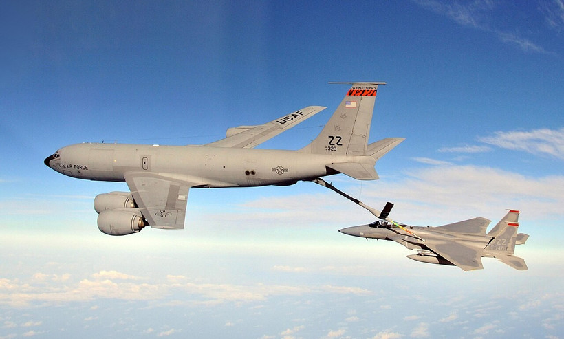 Xung đột tại Trung Đông: Máy bay tiếp nhiên liệu trên không KC-135 của Mỹ bị rơi ở Iraq - Ảnh 1.