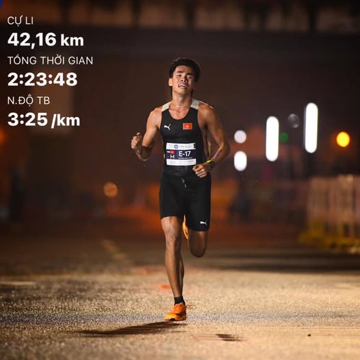 Huỳnh Anh Khôi chỉ còn cách KLQG 20 giây, trên đường trở thành ‘ông vua marathon’ Việt Nam - Ảnh 4. Huỳnh Anh Khôi chỉ còn cách KLQG 20 giây, trên đường trở thành ‘ông vua marathon’ Việt Nam - Ảnh 4.