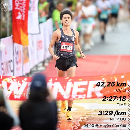 Huỳnh Anh Khôi chỉ còn cách KLQG 20 giây, trên đường trở thành ‘ông vua marathon’ Việt Nam - Ảnh 6. Huỳnh Anh Khôi chỉ còn cách KLQG 20 giây, trên đường trở thành ‘ông vua marathon’ Việt Nam - Ảnh 6.