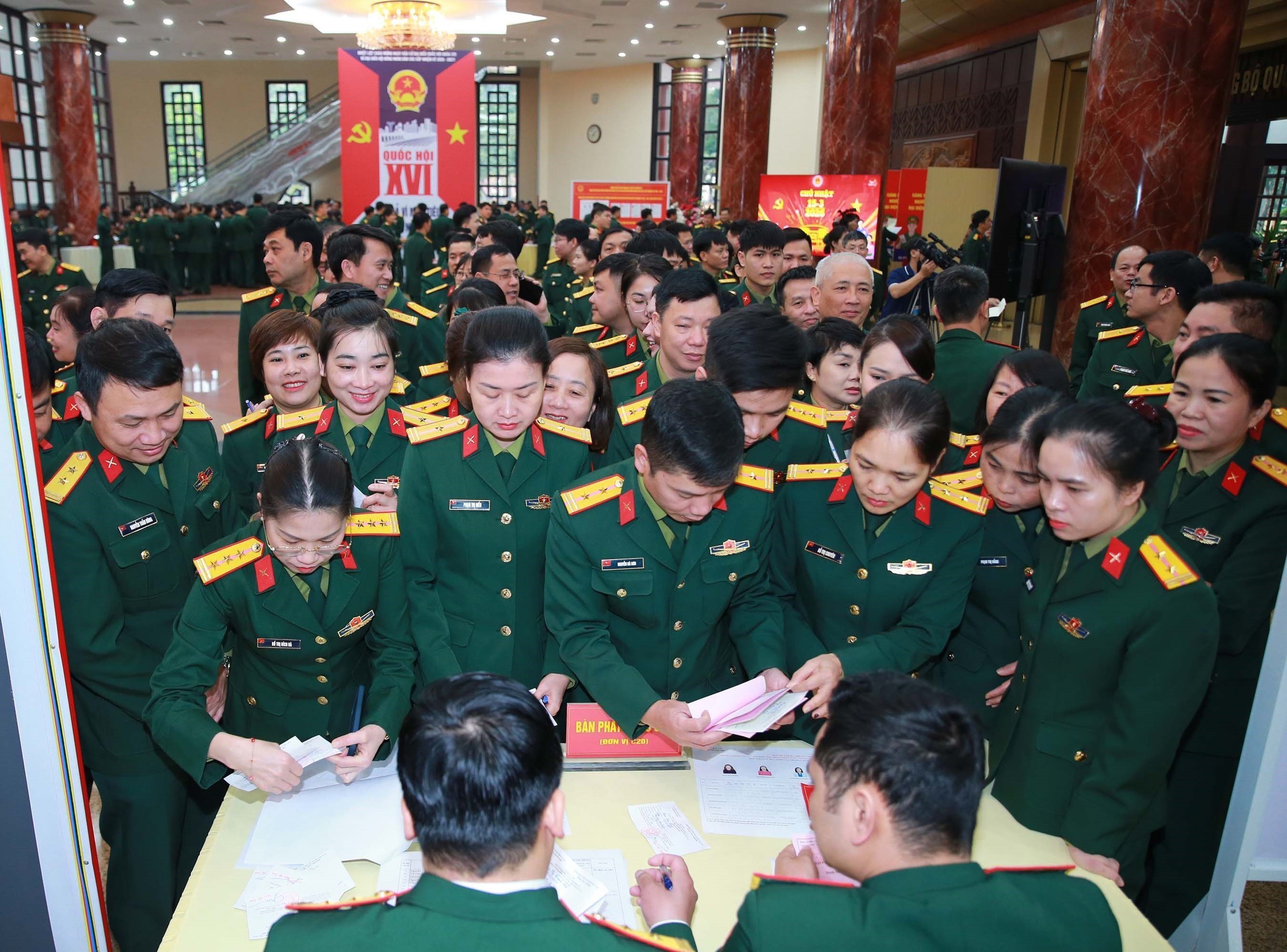 CẬP NHẬT: Rộn ràng “Ngày hội non sông” nơi địa đầu Tổ quốc - Ảnh 17.