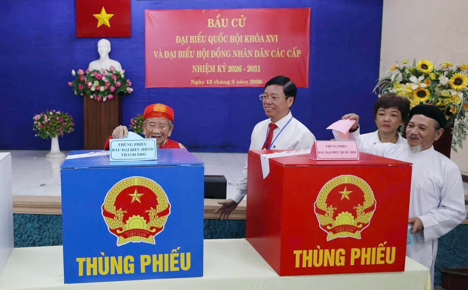 CẬP NHẬT: Cử tri 106 tuổi tại TP. Hồ Chí Minh đi bầu cử - Ảnh 5.