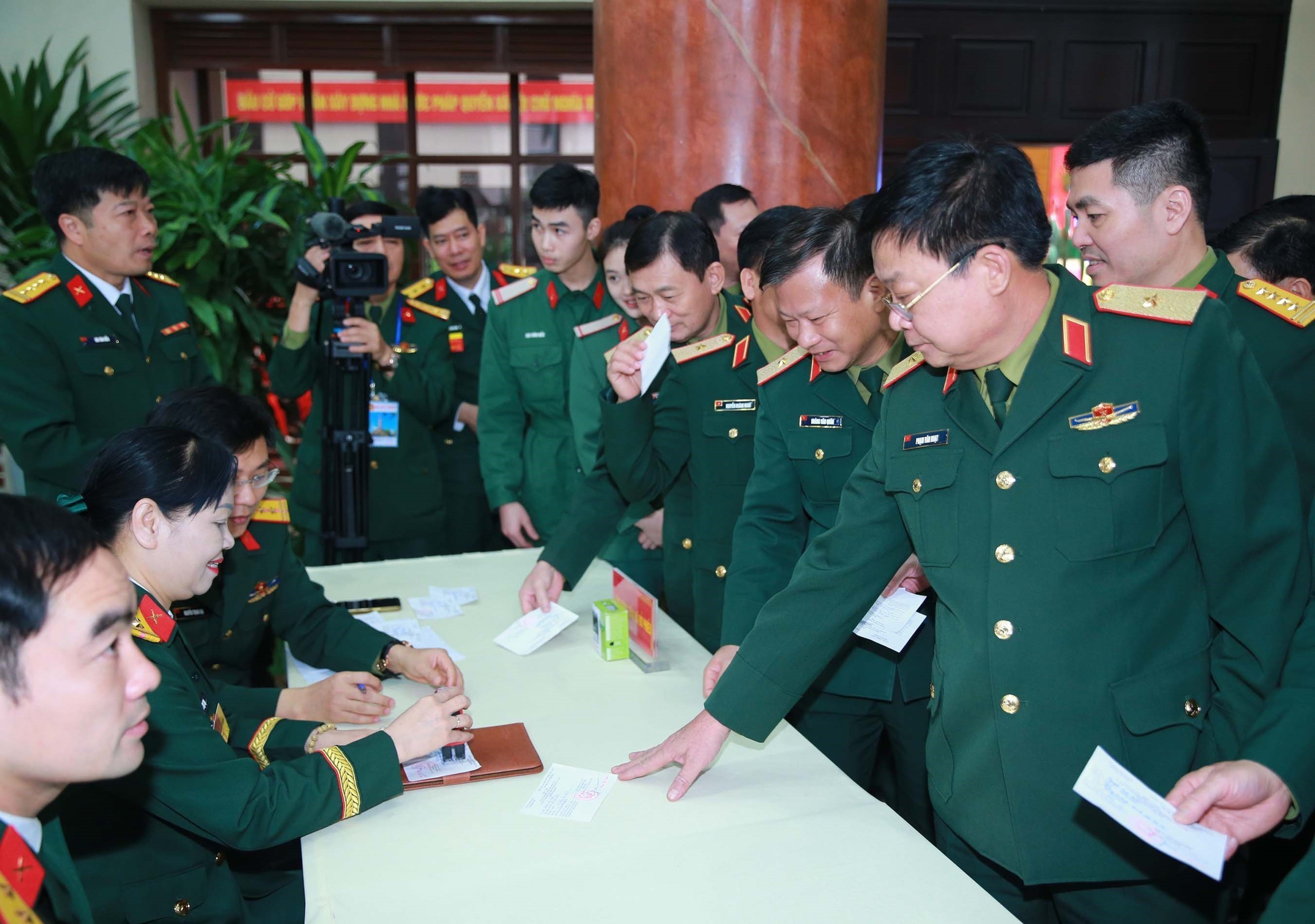 CẬP NHẬT: Rộn ràng “Ngày hội non sông” nơi địa đầu Tổ quốc - Ảnh 15.