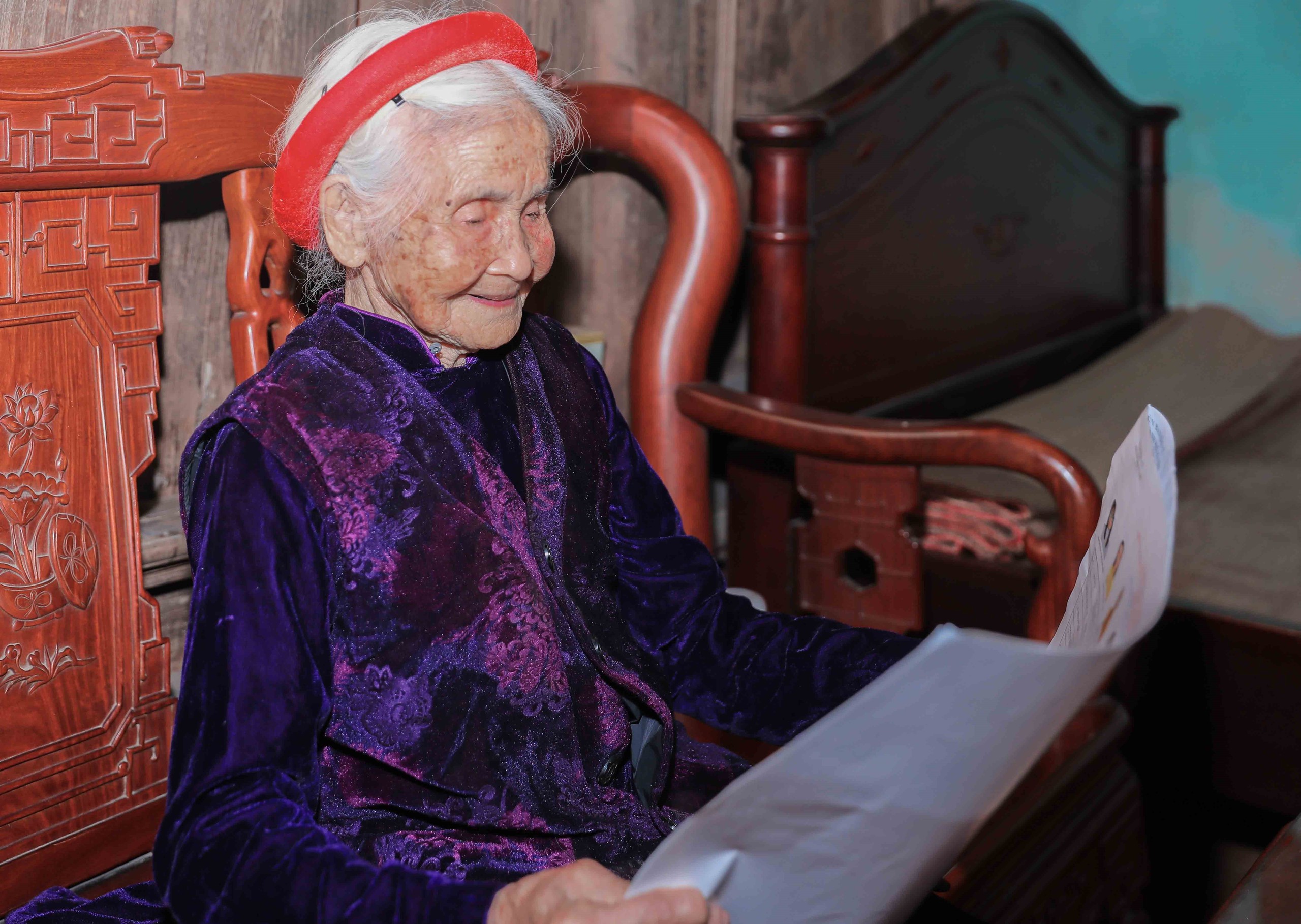 CẬP NHẬT: Cử tri 102 tuổi phấn khởi thực hiện quyền bầu cử - Ảnh 7.