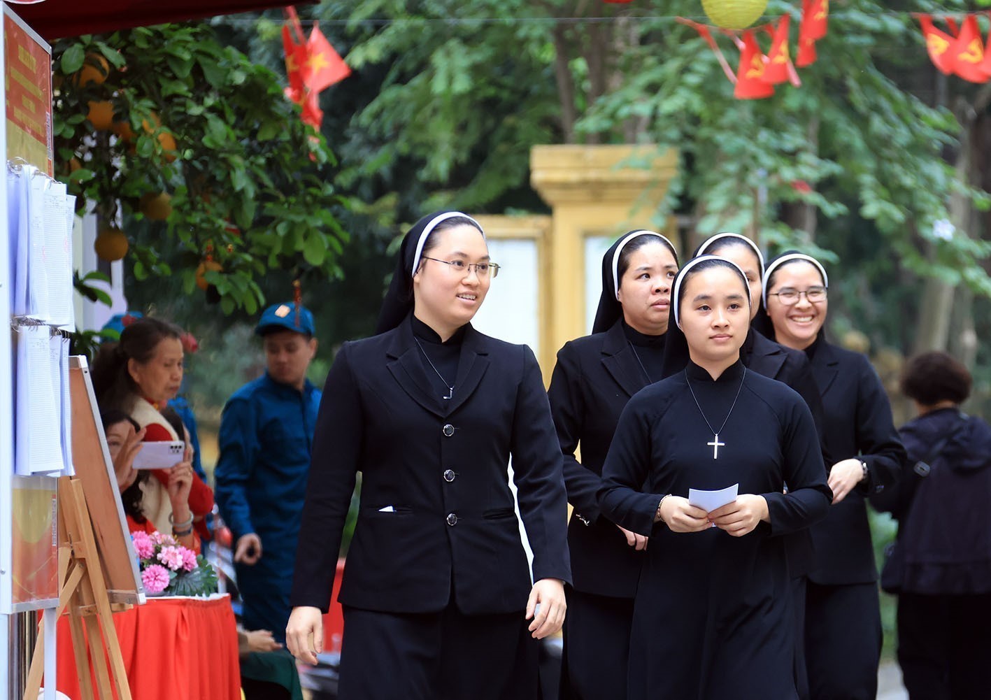 CẬP NHẬT: Đồng bào Công giáo Hà Nội hân hoan trong "Ngày hội non sông" - Ảnh 3.