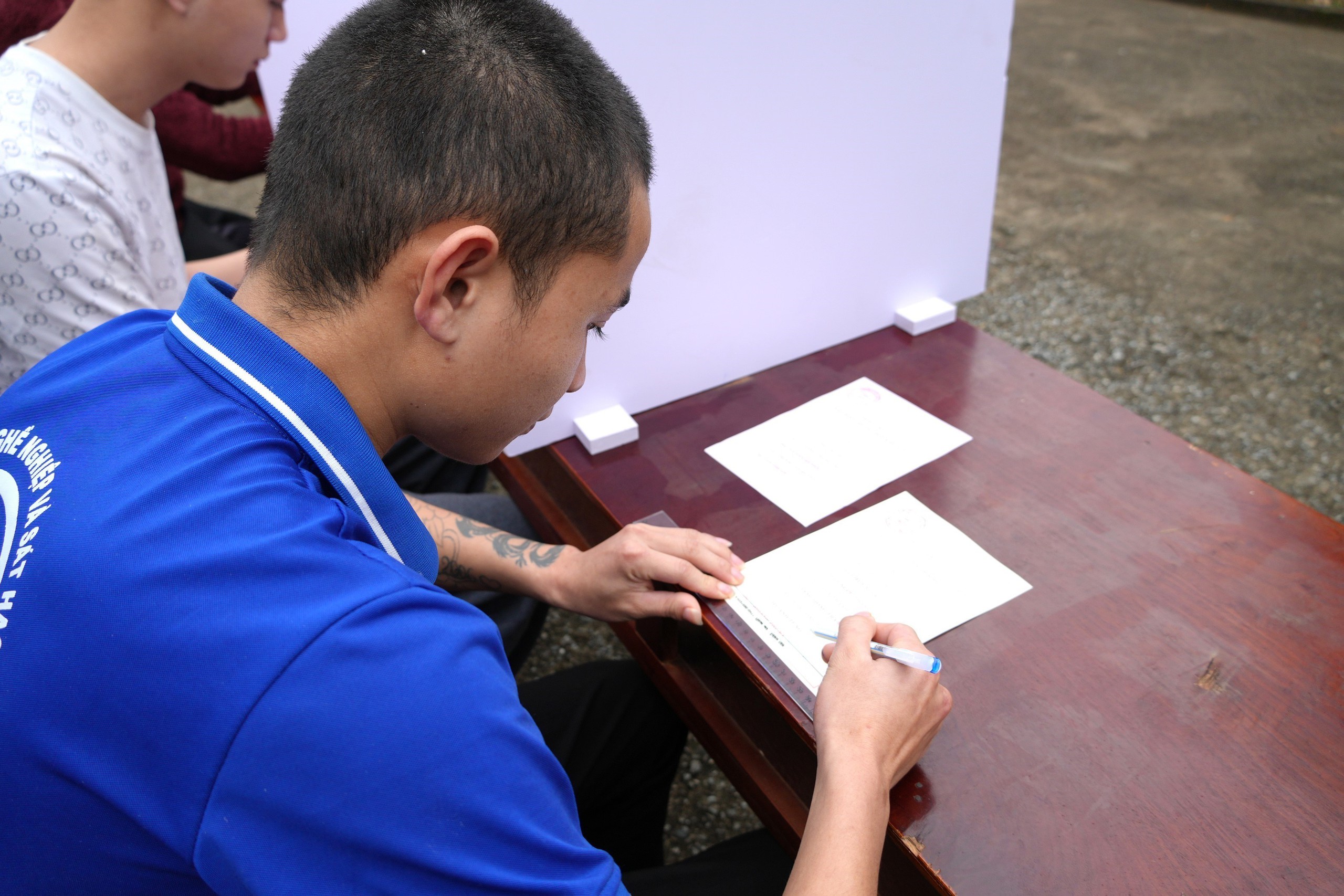 CẬP NHẬT: Những lá phiếu phía sau cánh cổng trại tạm giam - Ảnh 7.