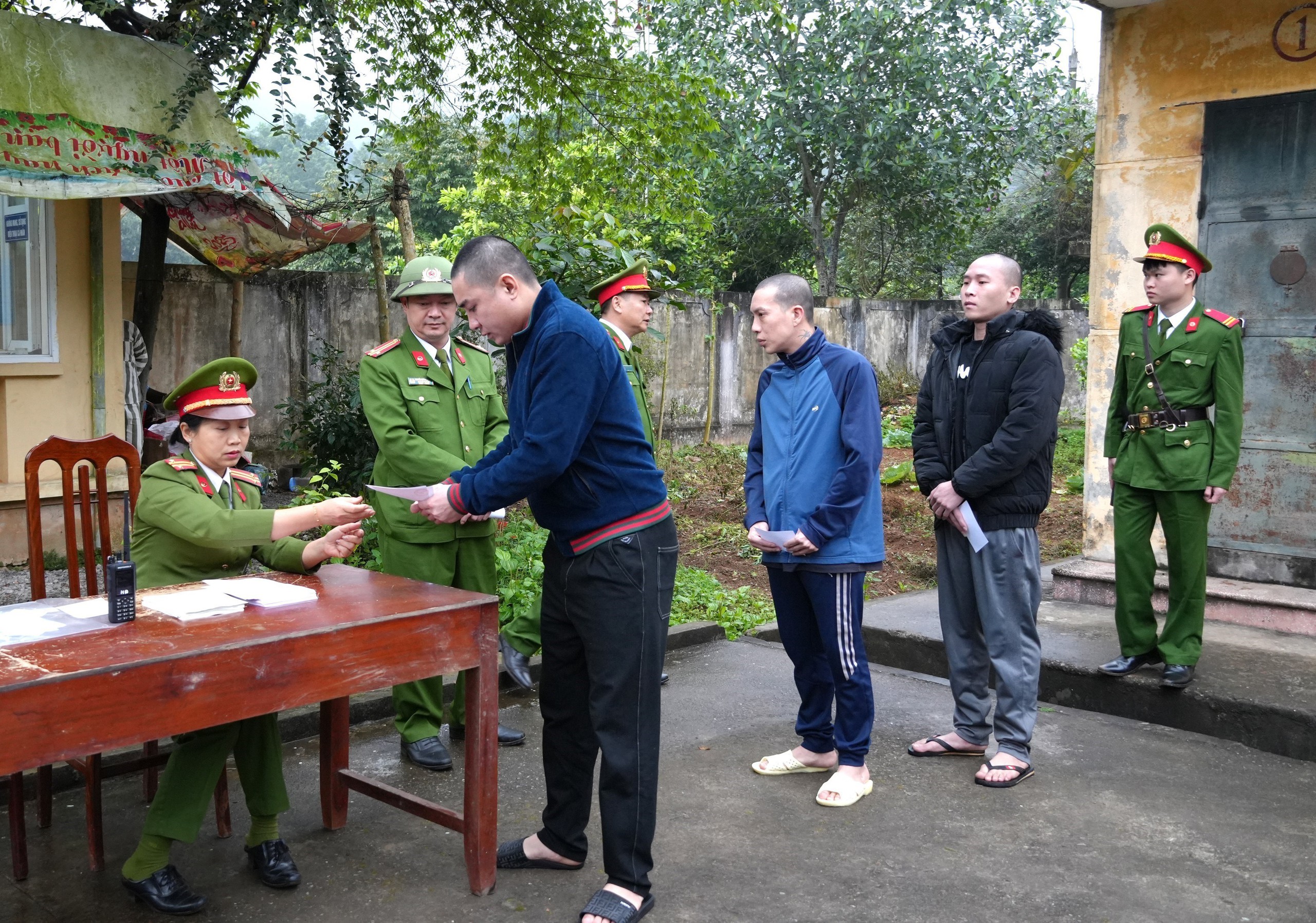 CẬP NHẬT: Những lá phiếu phía sau cánh cổng trại tạm giam - Ảnh 5.