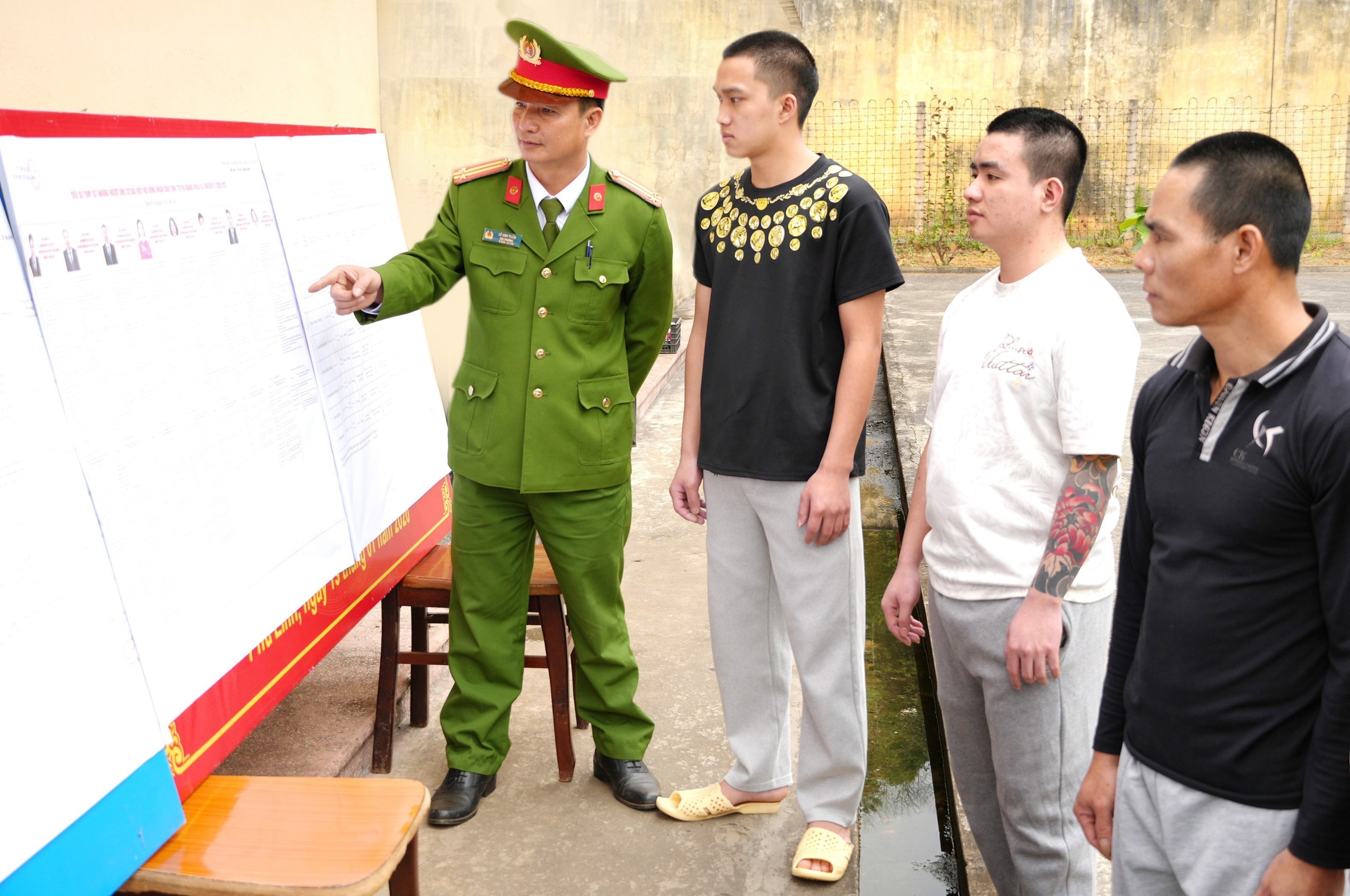 CẬP NHẬT: Những lá phiếu phía sau cánh cổng trại tạm giam - Ảnh 4.