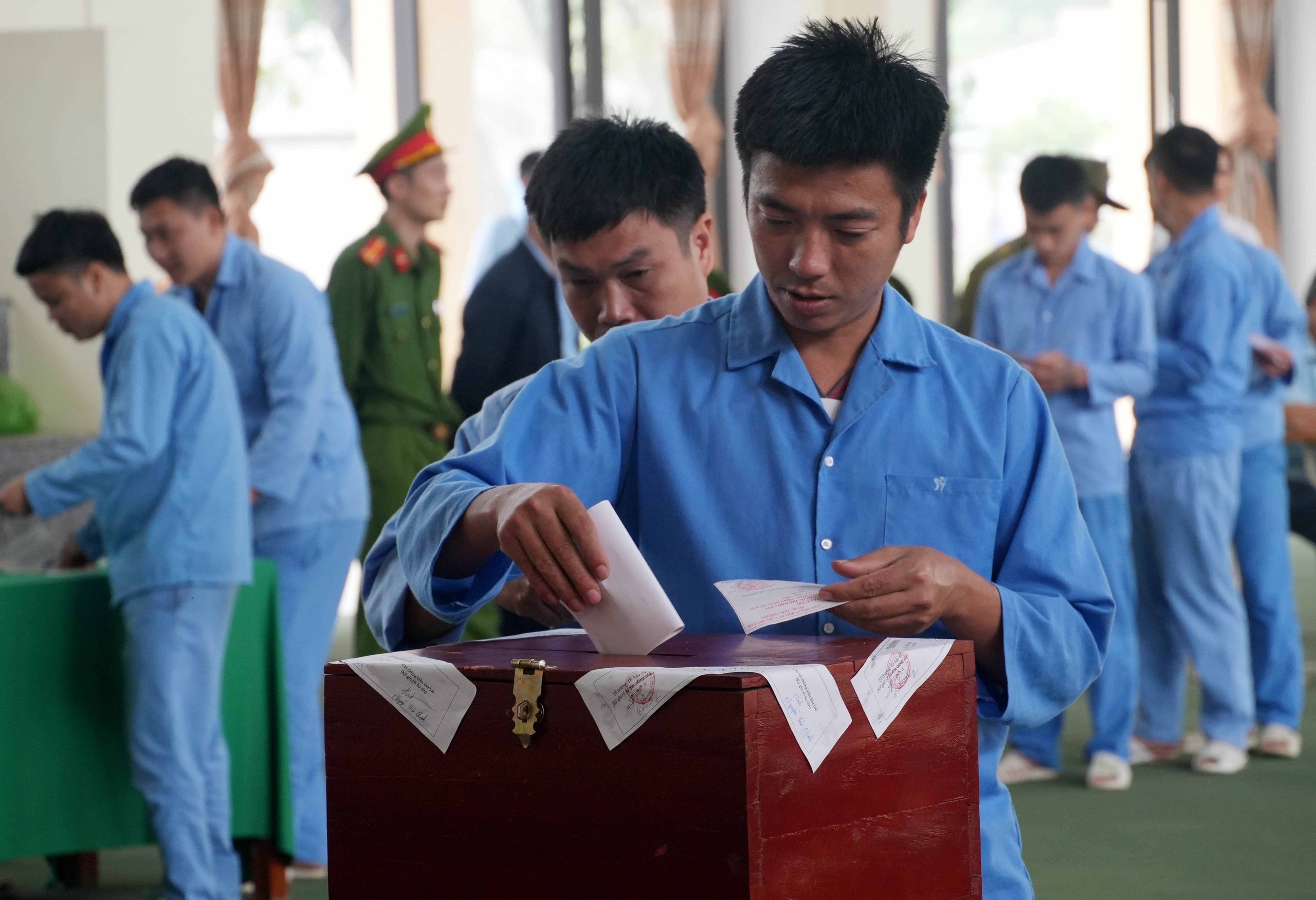 CẬP NHẬT: Những lá phiếu tại điểm bầu cử đặc biệt ở xứ Thanh - Ảnh 9.