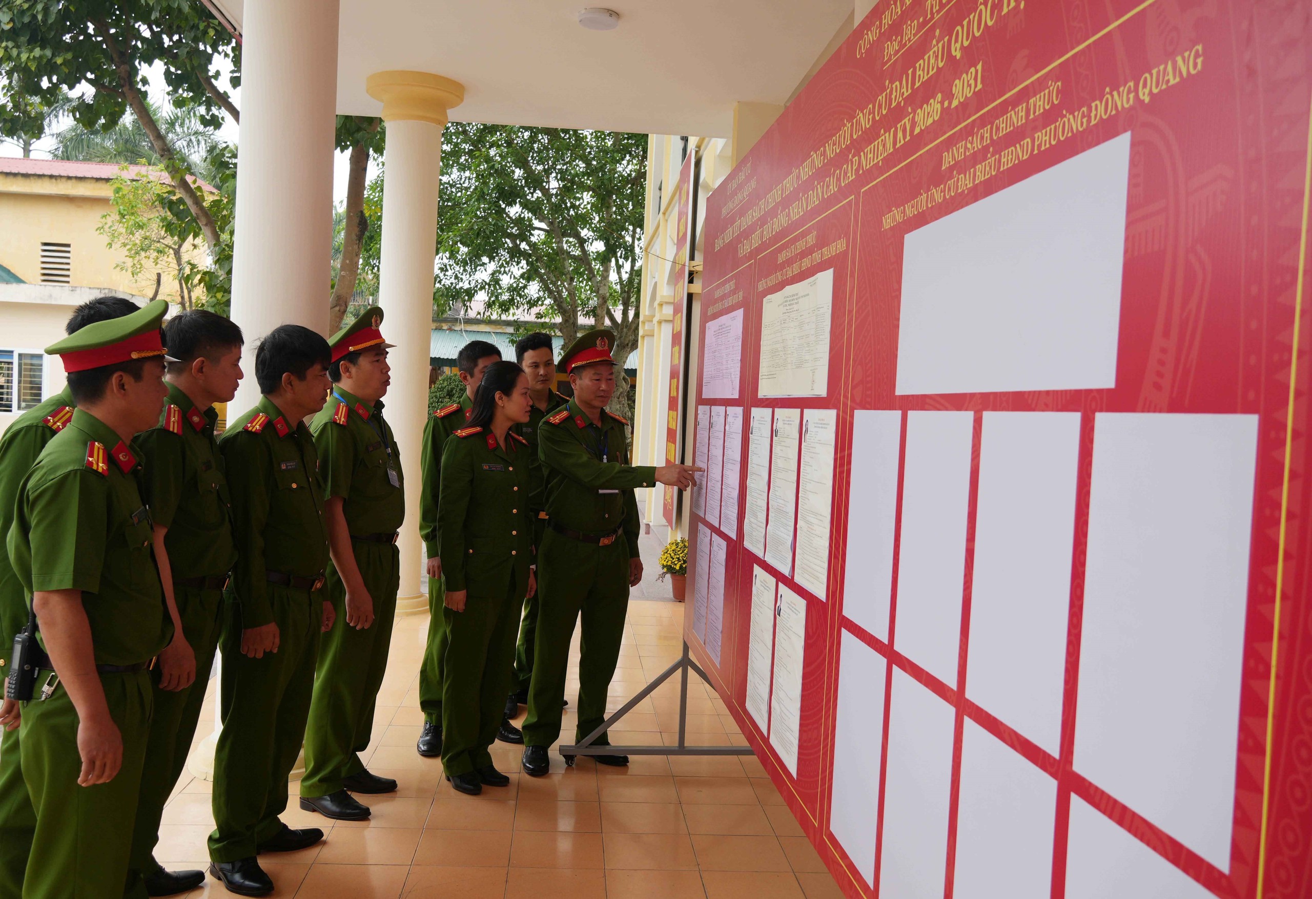 CẬP NHẬT: Những lá phiếu tại điểm bầu cử đặc biệt ở xứ Thanh - Ảnh 5.