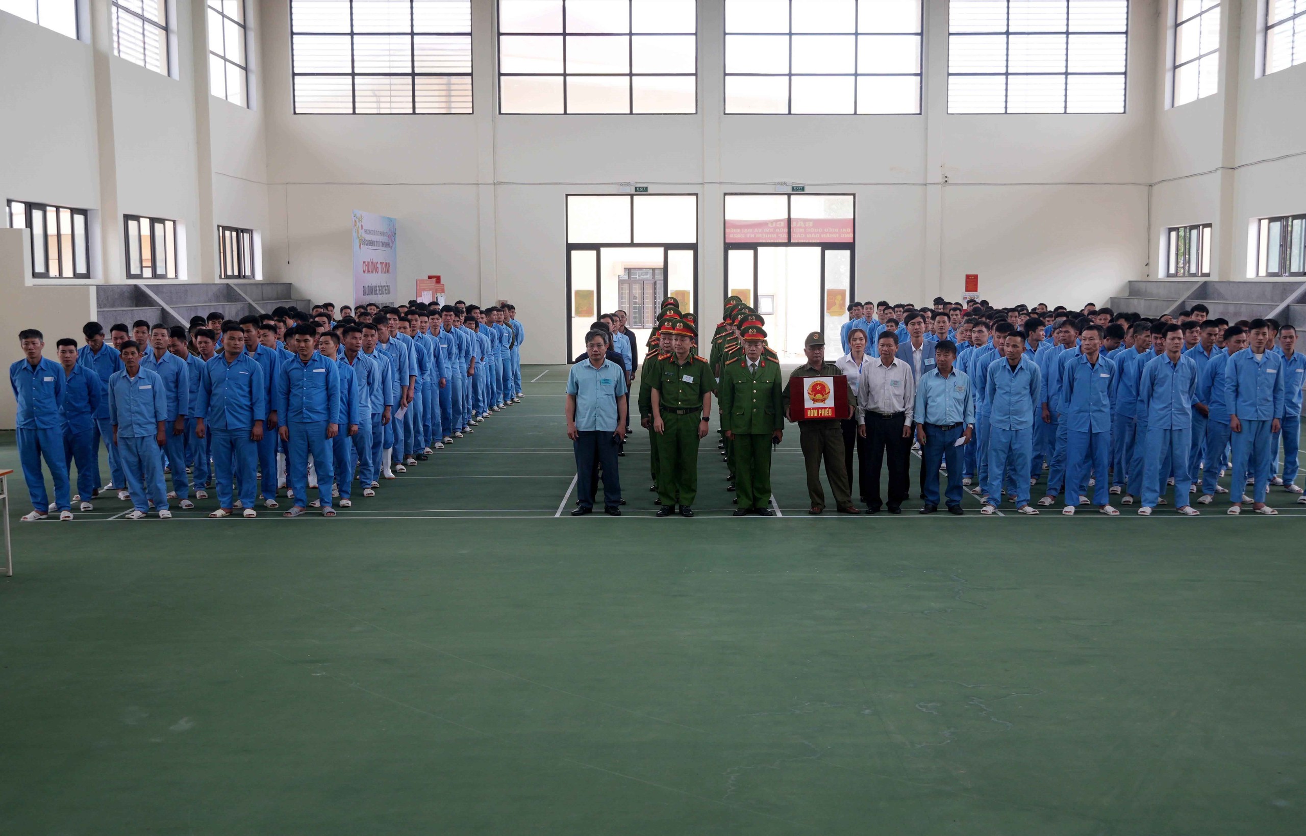 CẬP NHẬT: Những lá phiếu tại điểm bầu cử đặc biệt ở xứ Thanh - Ảnh 3.