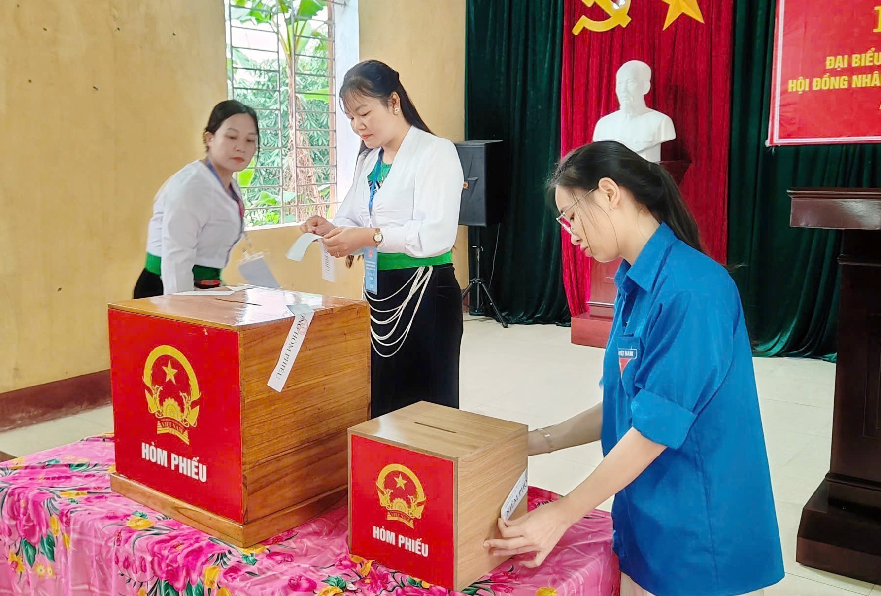 CẬP NHẬT: Những lá phiếu từ “cột mốc sống” chủ quyền trên biển - Ảnh 11.