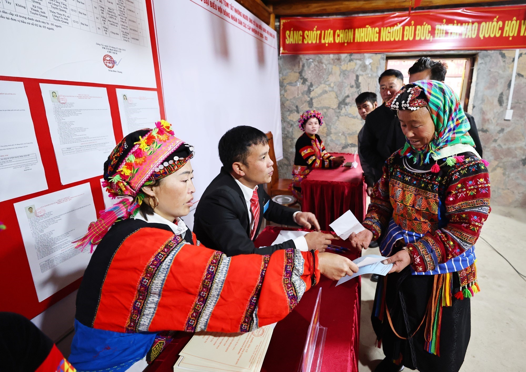 CẬP NHẬT: Rộn ràng “Ngày hội non sông” nơi địa đầu Tổ quốc - Ảnh 7.